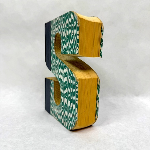 ANTHROPOLOGIE Letter S Cut-Out Monogram Reader’s Digest Book Decor - Picture 3 of 5